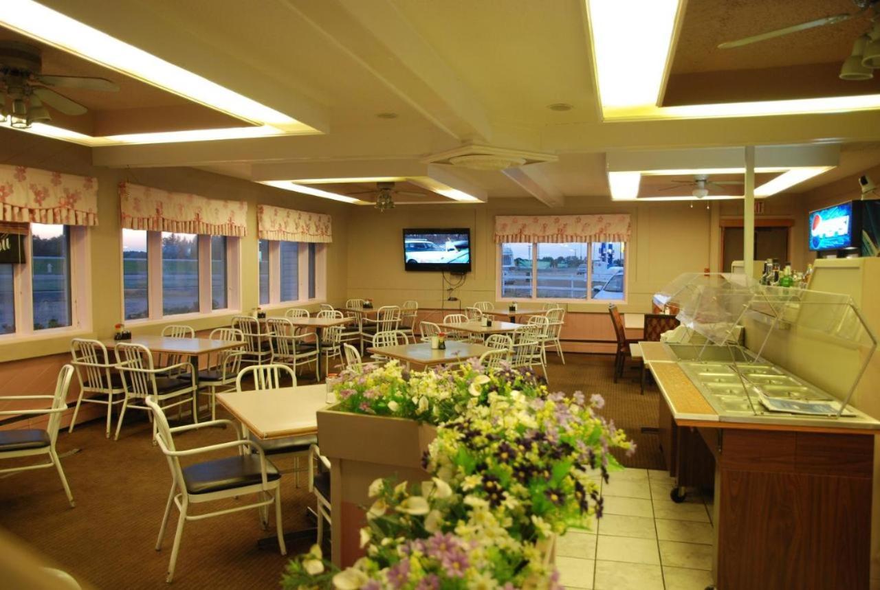 Country Garden Inn & Restaurant Smoky Lake ภายนอก รูปภาพ