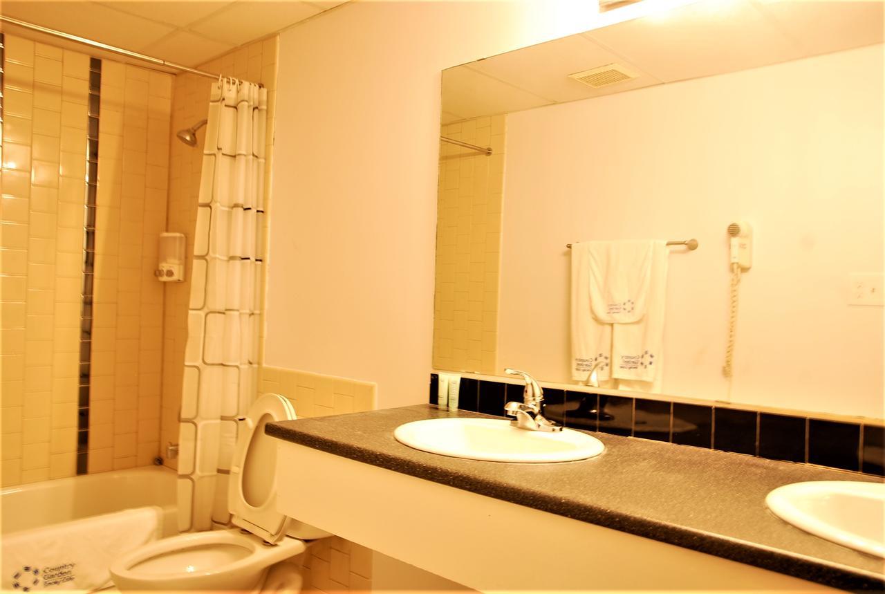 Country Garden Inn & Restaurant Smoky Lake ภายนอก รูปภาพ