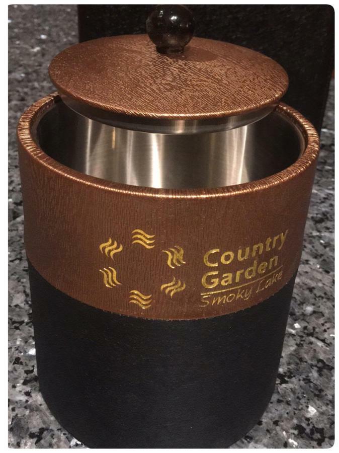 Country Garden Inn & Restaurant Smoky Lake ภายนอก รูปภาพ
